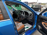 【運転席】座り心地が良いシートなので長時間の運転でも快適にお過ごしいただけます。新品のフロアマットのご注文も可能です。掲載箇所以外にご希望の写真がございましたらお気軽にお問い合わせ下さい。
