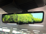 【デジタルルームミラー】後席の大きな荷物や同乗者で後方が確認しづらい時でも安心!カメラが撮影した車両後方の映像をルームミラー内に表示。クリアな視界で状況の確認が可能です!
