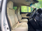 運転席シート廻りは使用感も少なく、良好な状態となっています。丁寧に使われていたことがよくわかりますね。