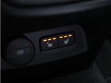 リアシートにもシートヒーターを装備。4席全てで独立した調整が可能です。