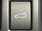 【パワーバックドア】スマートキーや運転席のボタンを押すだけでリアゲートが自動で開閉します!荷物を持っている時や、高い位置にあるバックドアを閉める際に便利な機能です♪