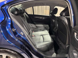 後席もしっかりとスペースを確保しているのでゆったりとご乗車できます♪