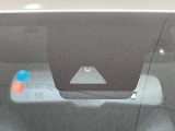【トヨタセーフティセンス】走行中に前方の車両等を認識し、衝突しそうな時は警報とブレーキで衝突回避と被害軽減をアシスト。より安全にドライブをお楽しみいただけます。