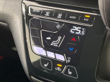 【オートエアコン】一度お好みの温度に設定すれば、車内の温度を検知し風量や温度を自動で調整。暑い&hellip;寒い&hellip;と何度もスイッチ操作をする必要はありません。快適な車内空間には必須の機能ですね♪