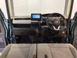 【前方視界】開放的な前方視界!運転がしやすく疲れにくいです♪窓が大きく、見通しがとっても良いおクルマですよ♪