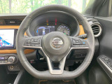 インテリアに合わせたデザインのステアリングは、運転される方のことも考え、運転しやすい形状、大きさです。是非一度、実際に触ってお確かめください。