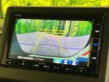 【バックカメラ】駐車時に後方がリアルタイム映像で確認できます。大型商業施設や立体駐車場での駐車時や、夜間のバック時に大活躍!運転スキルに関わらず、今や必須となった装備のひとつです!