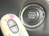 【オートエアコン】一度お好みの温度に設定すれば、車内の温度を検知し風量や温度を自動で調整。暑い&hellip;寒い&hellip;と何度もスイッチ操作をする必要はありません。快適な車内空間には必須の機能ですね♪