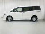 両側パワースライドドア付きだから、狭い駐車スペースなどでの 乗り降りラクラク!小さなお子さまのいるご家庭には嬉しい装備。