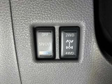 2WDと4WDの切替スイッチ付きです☆