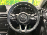 【スマートシティブレーキサポート】低速走行中に前方の車両等を認識し、衝突しそうな時は警報とブレーキで衝突回避と被害軽減をアシスト。より安全にドライブをお楽しみいただけます。