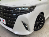 【シーケンシャルターンランプ付きLEDヘッドライト】人気の『流れるウィンカー』付きのLEDヘッドライトを装備♪高級感はもちろん、点灯時は存在感たっぷりで他車からも認識されやすく安心です。