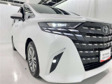 フォグランプ装着車です。暗い夜道の車両前方を明るく照らします