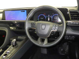 運転席まわりです。 各操作スイッチは使いやすい位置に配置されてます。