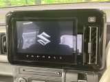 【メーカー9型ナビ】インテリアに溶け込むスタイリッシュな「専用設計」メーカーナビを装備♪視認性や操作性など基本性能にも優れ、より上質なカーライフをお楽しみいただけます。