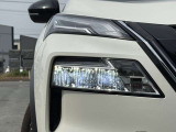 【LEDヘッドライト】悪天候や夜間走行時も良好な視界を確保し安心して運転できる高輝度LEDヘッドライトを装備!点灯速度が早く、消費電力も抑えられています。