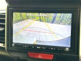 【バックカメラ】駐車時に後方がリアルタイム映像で確認できます。大型商業施設や立体駐車場での駐車時や、夜間のバック時に大活躍!運転スキルに関わらず、今や必須となった装備のひとつです!