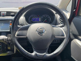 インテリアに合わせたデザインのステアリングは、運転される方のことも考え、運転しやすい形状、大きさです。是非一度、実際に触ってお確かめください。