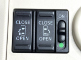 【両側パワースライドドア】スマートキーや運転席のスイッチで後席両側スライドドアの開閉が可能♪電動だから力を入れてドアを開ける必要が無く、小さなお子様でも簡単に開け閉めでき快適です♪