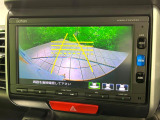 【バックカメラ】駐車時に後方がリアルタイム映像で確認できます。大型商業施設や立体駐車場での駐車時や、夜間のバック時に大活躍!運転スキルに関わらず、今や必須となった装備のひとつです!