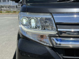 【LEDヘッドライト】悪天候や夜間走行時も良好な視界を確保し安心して運転できる高輝度LEDヘッドライトを装備!点灯速度が早く、消費電力も抑えられています。