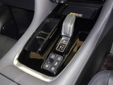 電動パーキングブレーキ・ブレーキホールドを装備してます。ホールド機能は信号待ちが多い一般道で疲労軽減になり、大好評です!