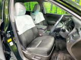 運転席まわりには十分なスペースがあり、大柄な方でもゆったり運転していただける環境です。