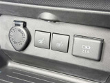 【シートヒーター】体調に合わせて細かく車内環境を調整できちゃいます。天候や、体調に左右されずに快適に1日をスタート出来ますね。