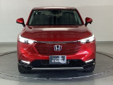 最新のLEDヘッドライトで、より明るく遠くまで照らします!フロントバンパーにはLEDフォグライトが装着されています。