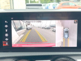 ●パノラミックビューモニター:専用のカメラにより、上から見下ろしたような視点で360度クルマの周囲を確認することができます☆死角部分も確認しやすく、狭い場所での切り返しや駐車もスムーズに行えます。