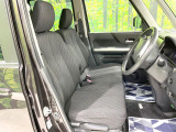 運転席まわりには十分なスペースがあり、大柄な方でもゆったり運転していただける環境です。
