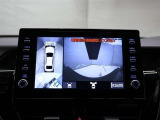 パノラミックビューモニター付きです。車両を上から見たような映像をディスプレイオーディオ画面に表示。運転席からの目視だけでは見にくい、車両周辺の状況をリアルタイムでしっかり確認できます。