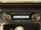 AUTOエアコンを装備しています♪室内の温度を設定するとセンサーが室温を感知して、温度、風量を自動的にコントロ-ルして快適な空間を作ってくれます!