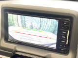【バックカメラ】駐車時に後方がリアルタイム映像で確認できます。大型商業施設や立体駐車場での駐車時や、夜間のバック時に大活躍!運転スキルに関わらず、今や必須となった装備のひとつです!