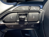 【ステアリングスイッチ】運転中、前方から目線をそらすことなく、オーディオ等の操作が可能な便利機能!安心&快適なドライブを演出してくれます♪