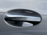 シートヒーターはエアコンより温まるのが早く、寒い日の運転には欠かせない装備です。3段階の温度調節ができ、快適な温度でドライブいただけます。