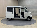 大開口のスライドドア。狭いスペースでも隣の車を気にせず開閉出来ます。