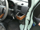 運転席にドリンクホルダーが備わっております。