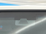 【トヨタセーフティセンス】走行中に前方の車両等を認識し、衝突しそうな時は警報とブレーキで衝突回避と被害軽減をアシスト。より安全にドライブをお楽しみいただけます。