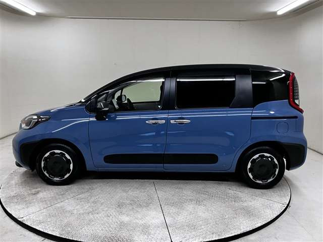 トヨタ シエンタ ハイブリッド 1.5 Z の中古車詳細 (16,000km, ブルー