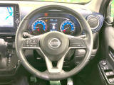 【純正革巻きステアリング】上質な革を使用することで、手にしっかり馴染みとても運転しやすいハンドルです♪