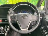 【純正革巻きステアリング】上質な革を使用することで、手にしっかり馴染みとても運転しやすいハンドルです♪