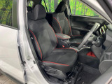 運転席まわりには十分なスペースがあり、大柄な方でもゆったり運転していただける環境です。