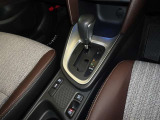 電動パーキングブレーキ・ブレーキホールドを装備してます。ホールド機能は信号待ちが多い一般道で疲労軽減になり、大好評です!