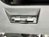 【ETC】高速道路などの料金所における自動料金支払いシステムです。車載器と料金所のアンテナとの間で無線通信を行い、料金を自動で支払うことができます。