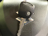 【キーレス】少し離れた場所からでもボタン一つでドアの開錠・施錠ができるのでとっても便利!ドアの鍵穴周りに傷をつけることもありません♪