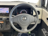 インテリアに合わせたデザインのステアリングは、運転される方のことも考え、運転しやすい形状、大きさです。是非一度、実際に触ってお確かめください。