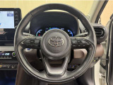 ステアリングスイッチ搭載!手を離さずに手元のスイッチでさまざまな操作が可能。運転中、視線をそらさなくても操作ができて安全です!