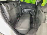 運転席まわりには十分なスペースがあり、大柄な方でもゆったり運転していただける環境です。