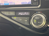 【オートエアコン】一度お好みの温度に設定すれば、車内の温度を検知し風量や温度を自動で調整。暑い&hellip;寒い&hellip;と何度もスイッチ操作をする必要はありません。快適な車内空間には必須の機能ですね♪